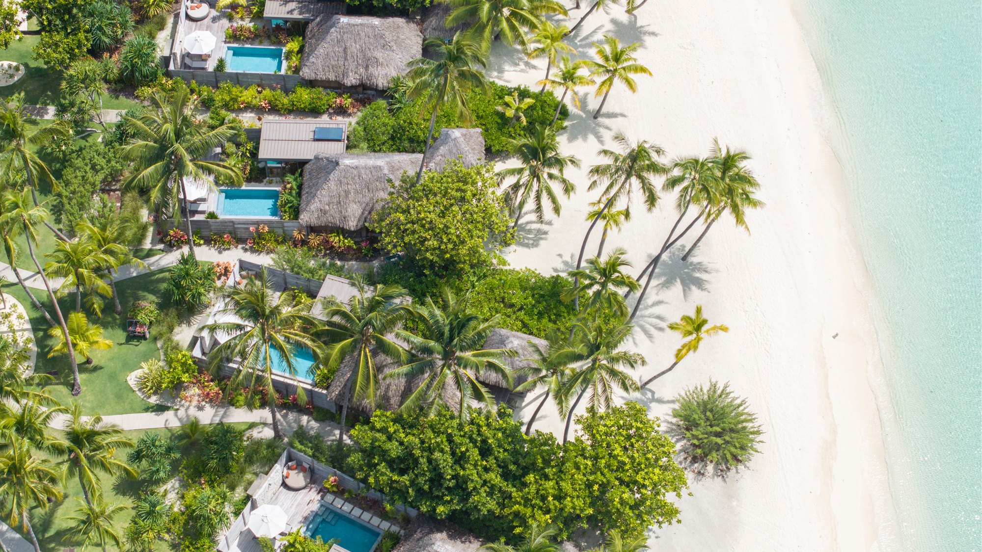 Vue aérienne des villas de plage et du lagon